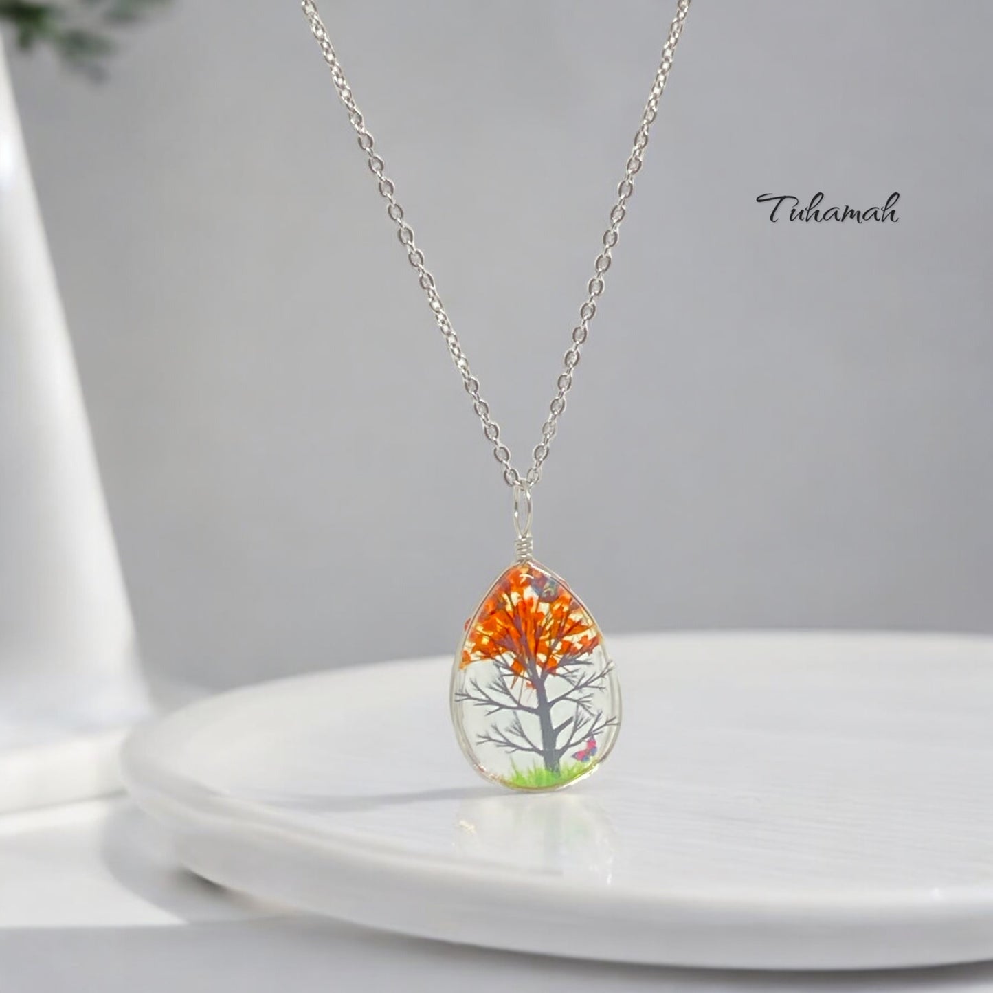 قلادة الدمعة من الزهور الطبيعية على شكل شجرة