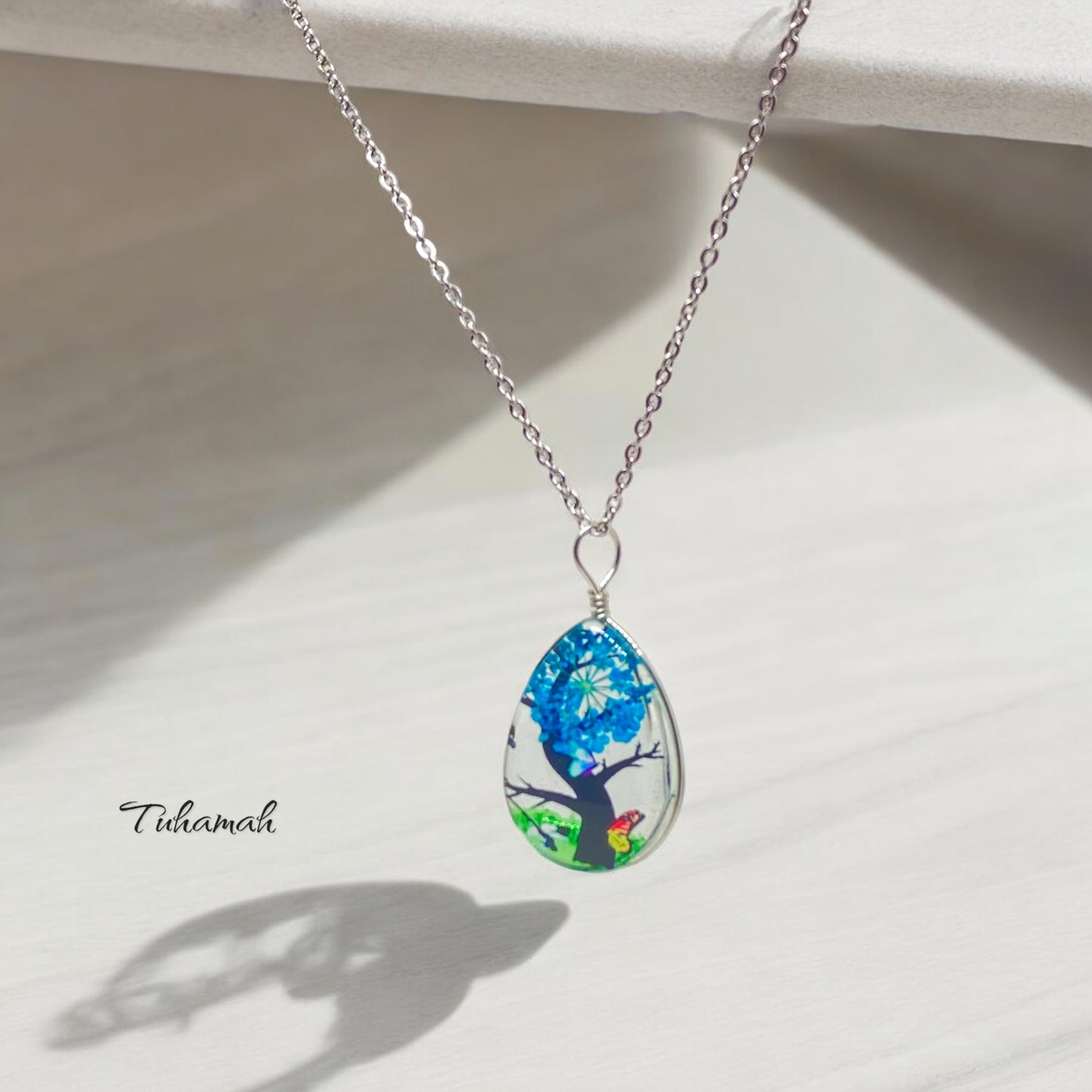 قلادة الدمعة من الزهور الطبيعية على شكل شجرة