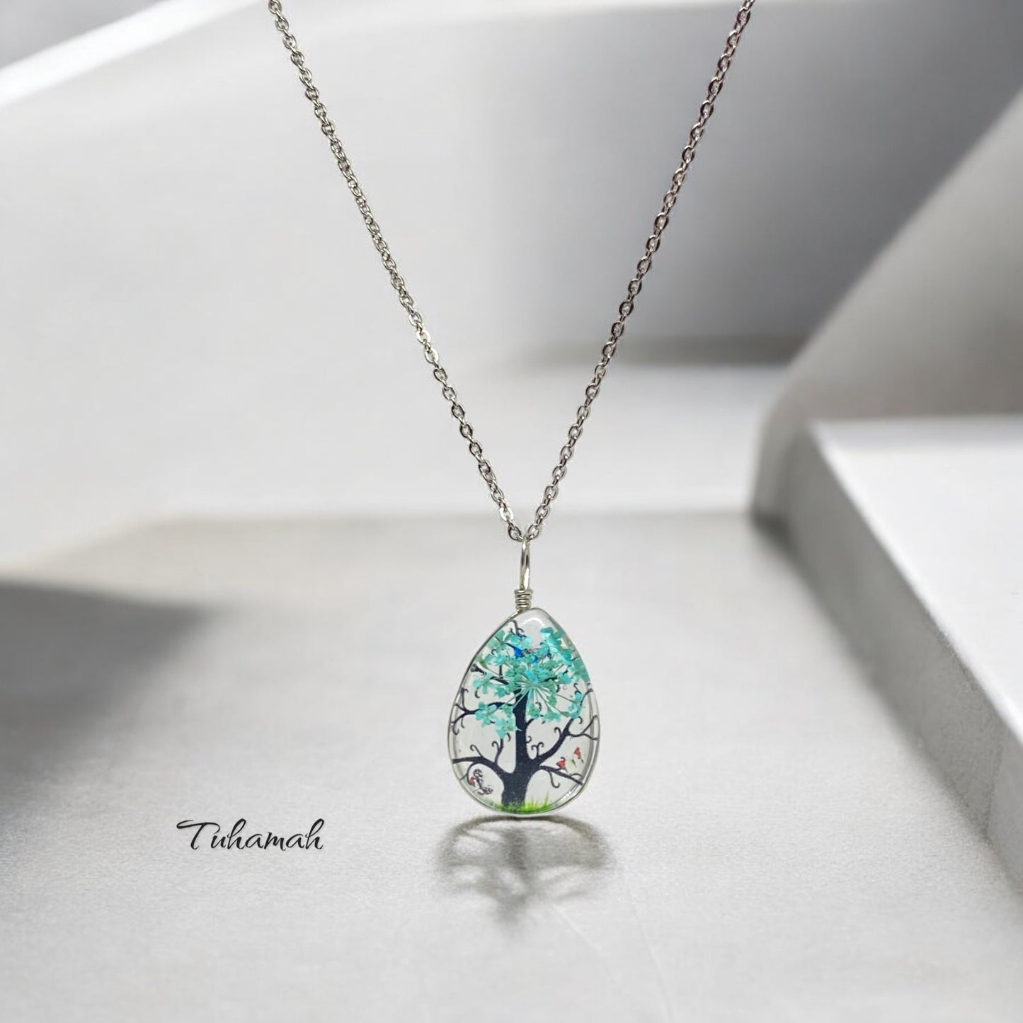 قلادة الدمعة من الزهور الطبيعية على شكل شجرة