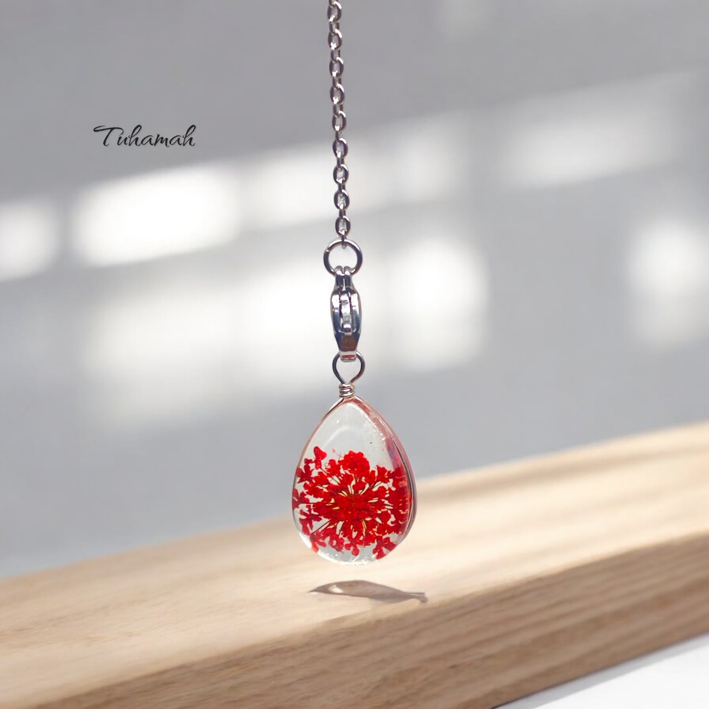 قلادة الدمعة من الزهور الطبيعية والكريستال الفاخر