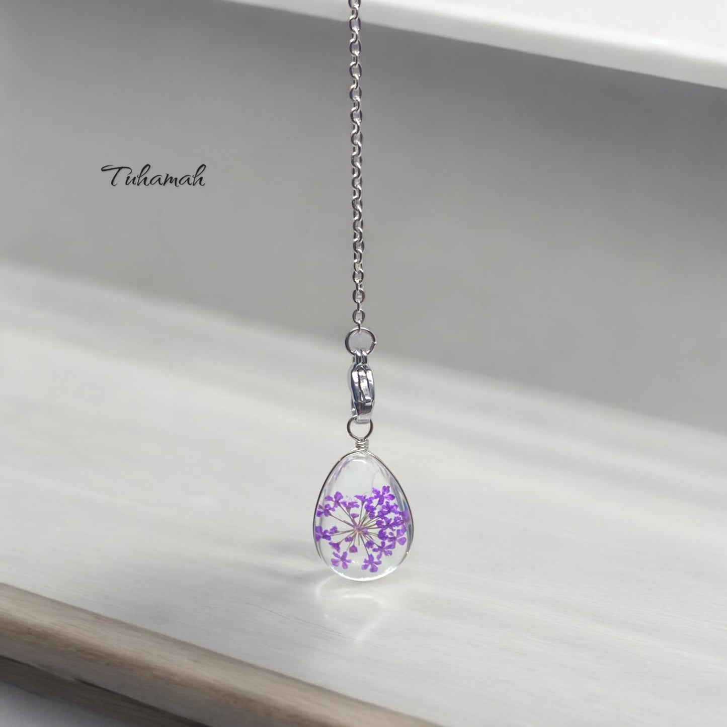 قلادة الدمعة من الزهور الطبيعية والكريستال الفاخر