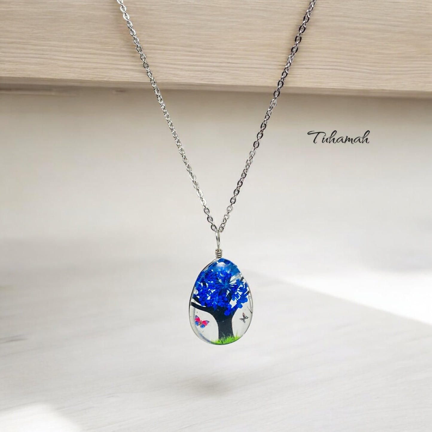 قلادة الدمعة من الزهور الطبيعية على شكل شجرة