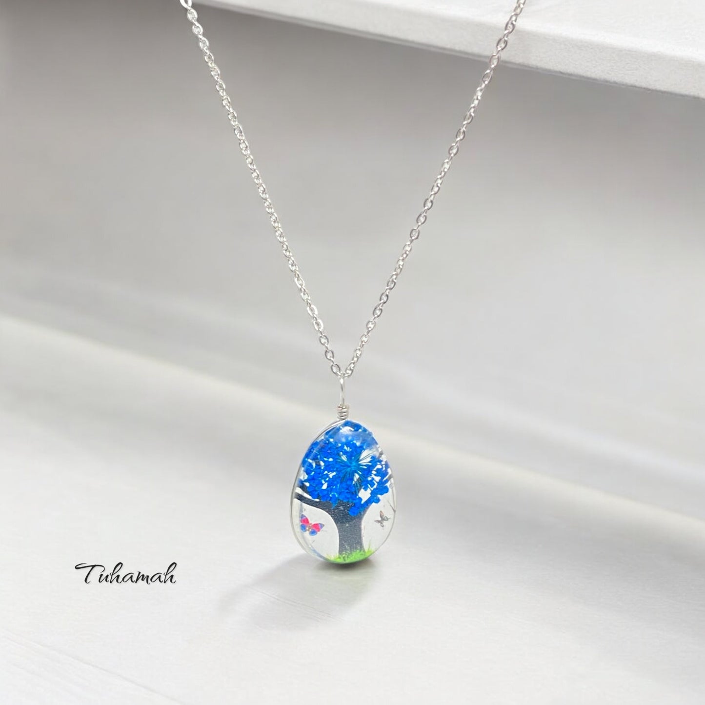 قلادة الدمعة من الزهور الطبيعية على شكل شجرة