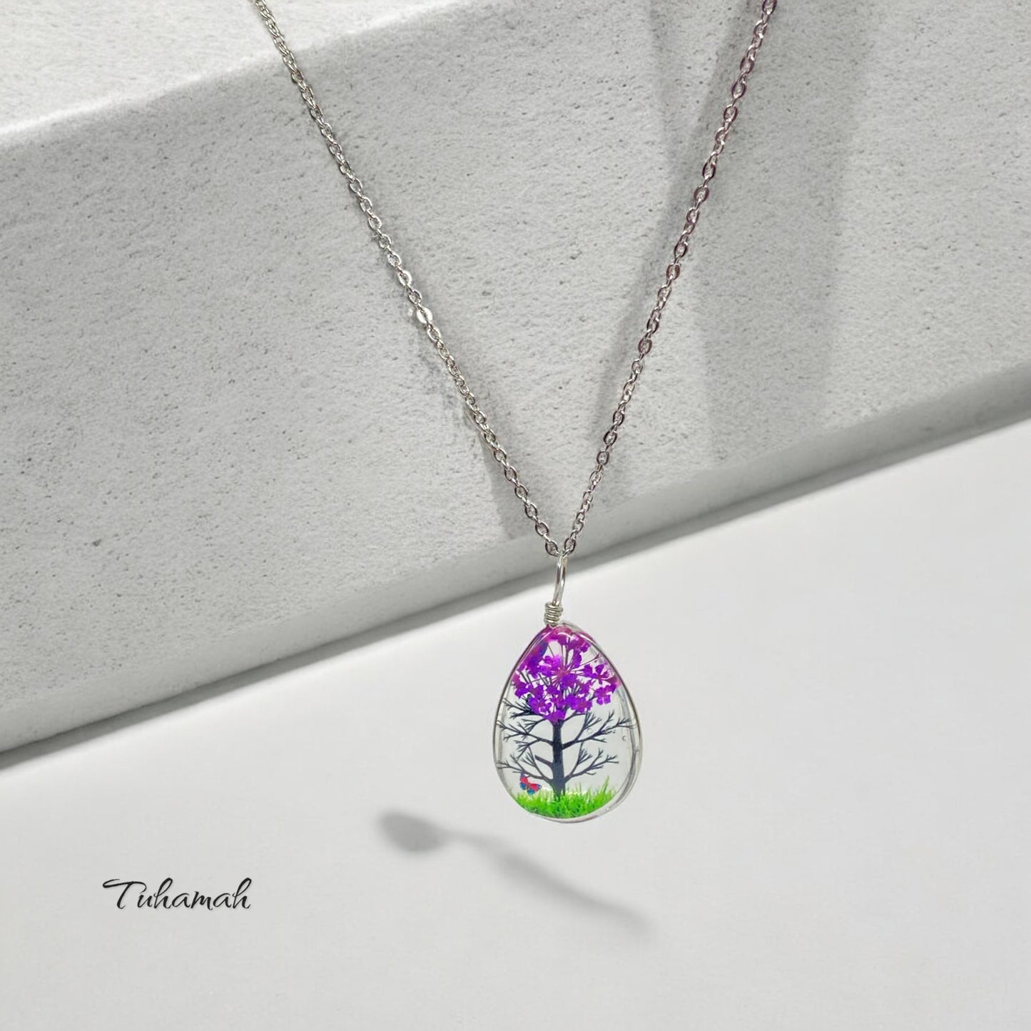 قلادة الدمعة من الزهور الطبيعية على شكل شجرة