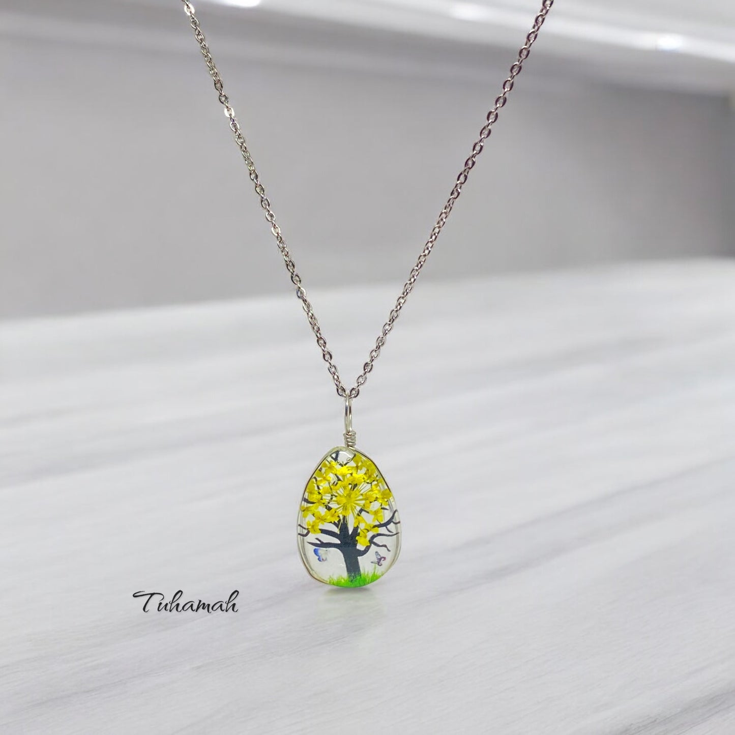 قلادة الدمعة من الزهور الطبيعية على شكل شجرة