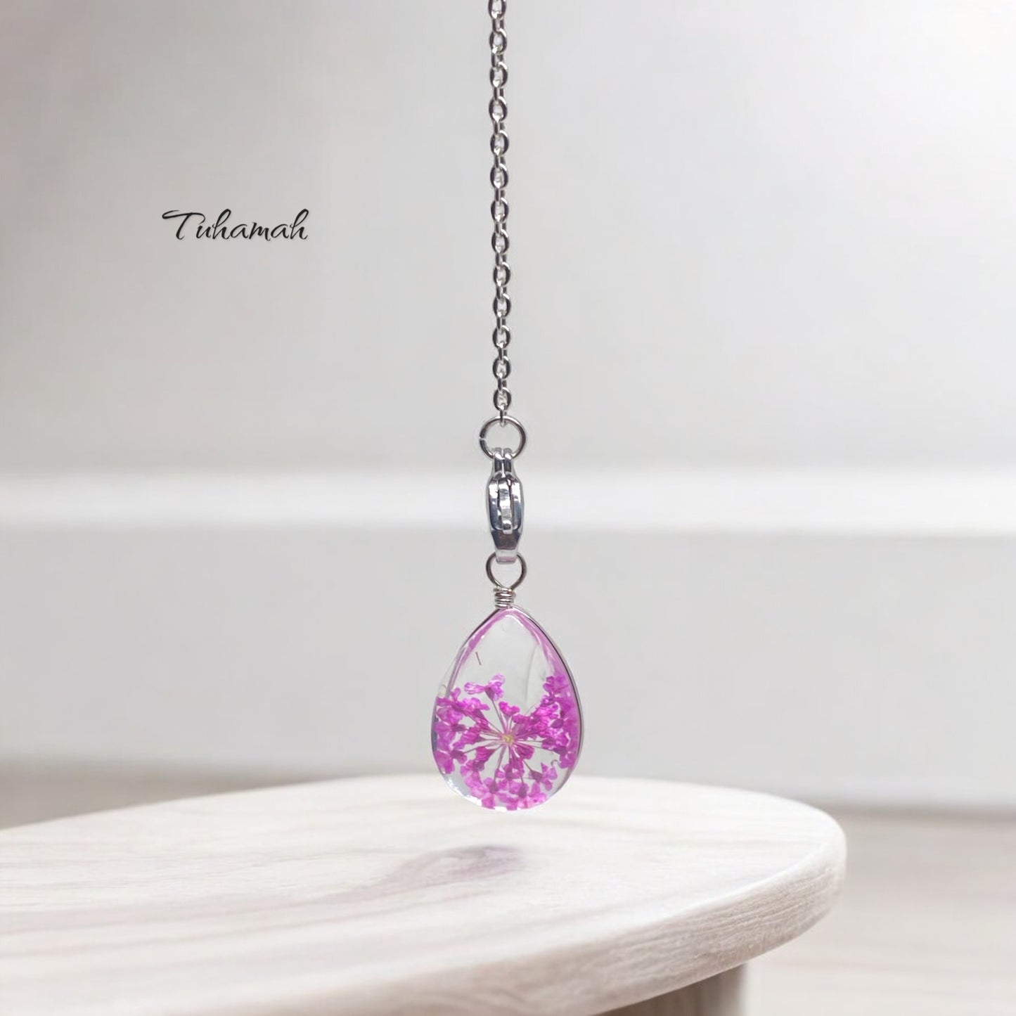 قلادة الدمعة من الزهور الطبيعية والكريستال الفاخر