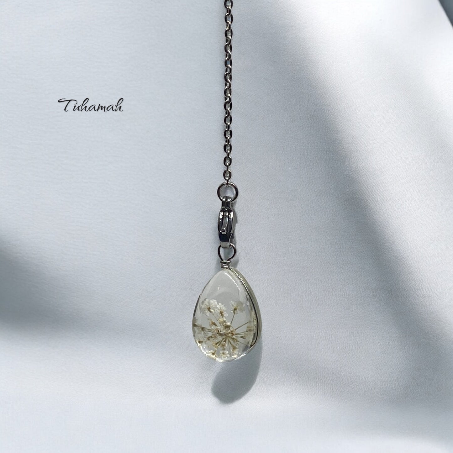 قلادة الدمعة من الزهور الطبيعية والكريستال الفاخر