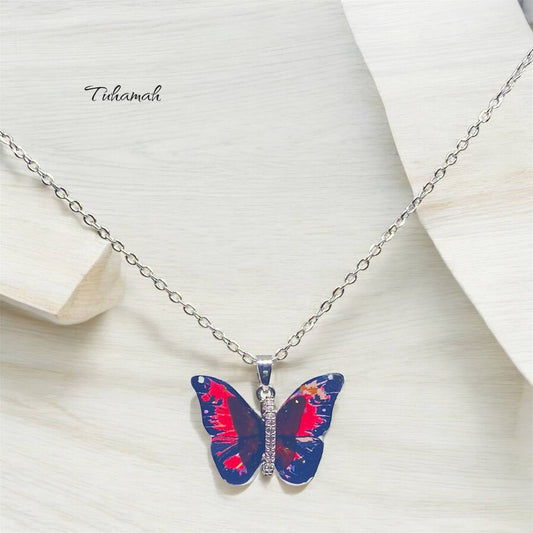 قلادة الفراشة الجميلة