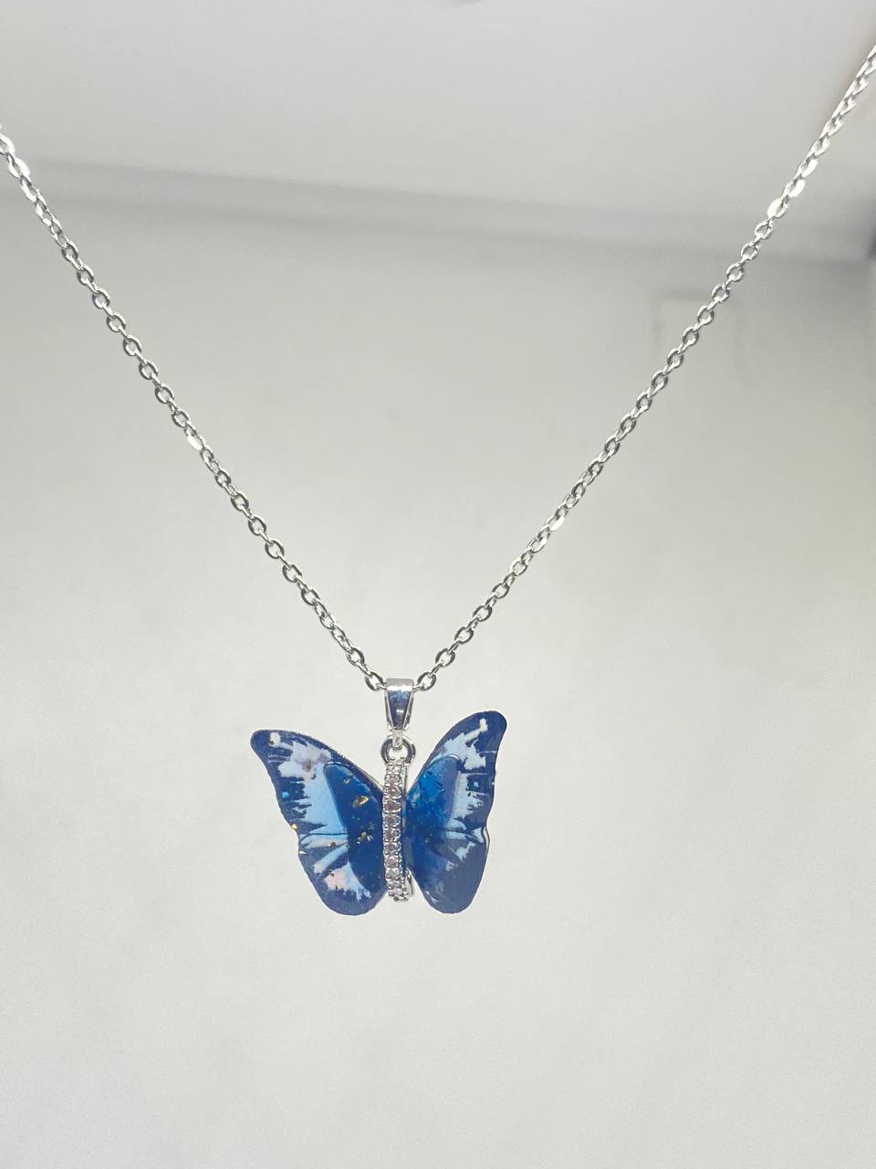 قلادة الفراشة الجميلة