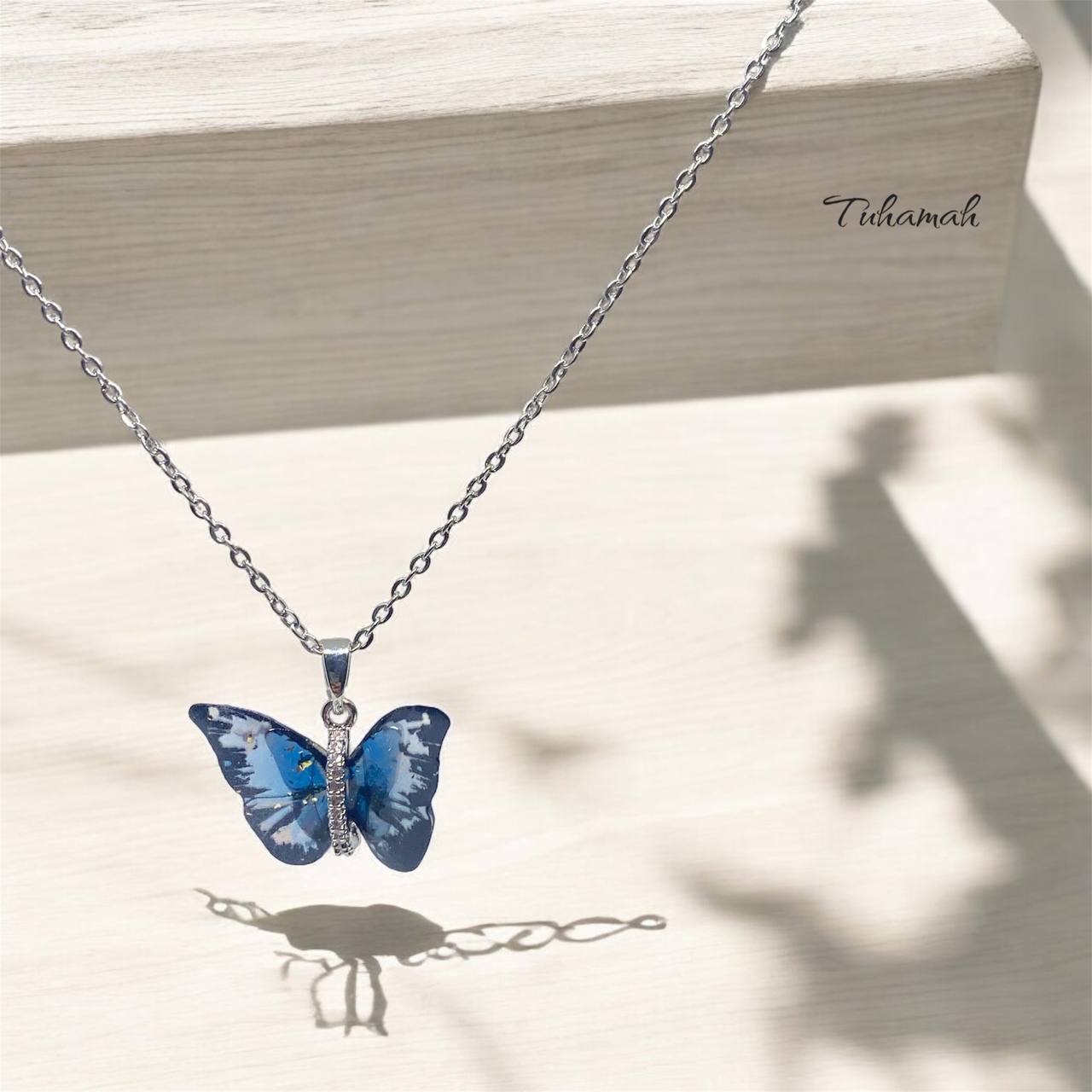 قلادة الفراشة الجميلة